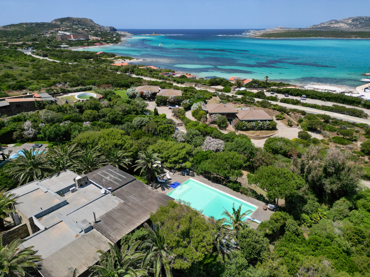Prestigiosa Villa con Piscina, Jacuzzi e Vista Mare foto 6