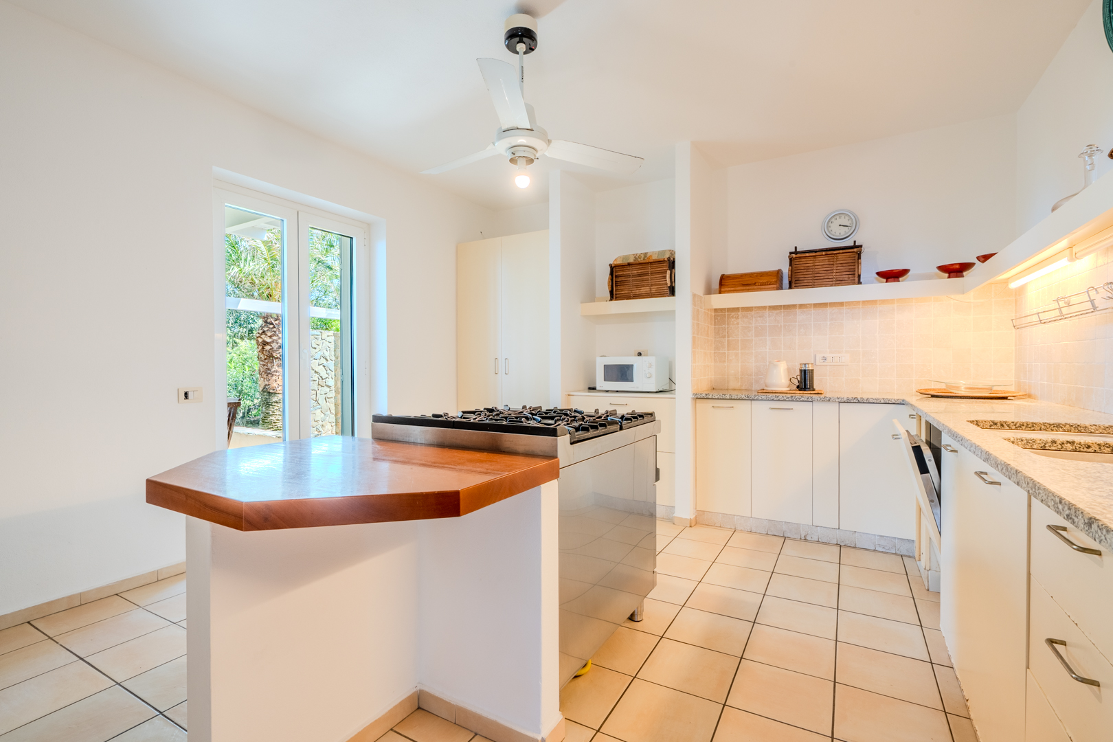 Prestigiosa Villa con Piscina, Jacuzzi e Vista Mare foto 55
